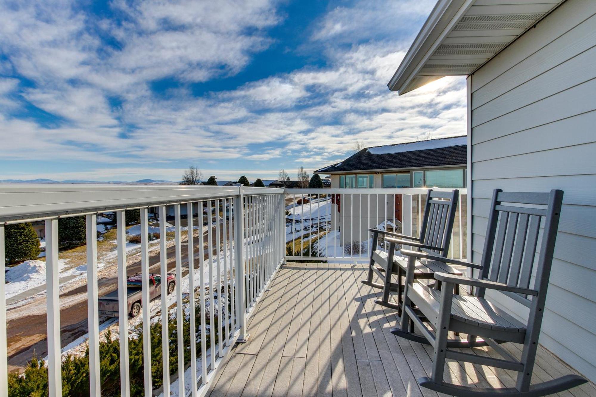 Inviting Great Falls Home With Wraparound Deck! Ngoại thất bức ảnh